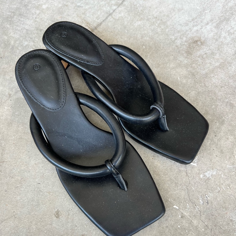 Leather kitten heel slides
